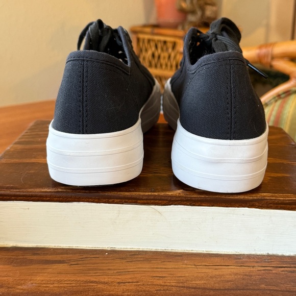 NWOB Lascana Platform Sneakers Black Lace Up Size 9 - Picture 7 of 13